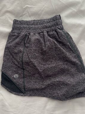 Lululemon Hotty Hot Short 2.5 Inch | Size 6 Heather Gray